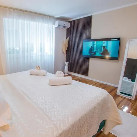 Apartment Luxury Black And Gold *