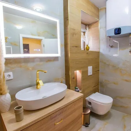 Апартаменты Luxury Black And Gold