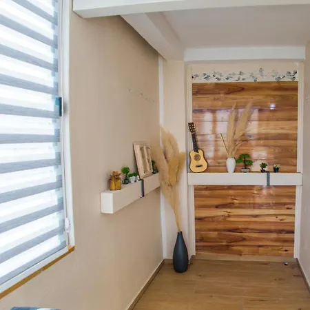 Luxury Black And Gold Мостар