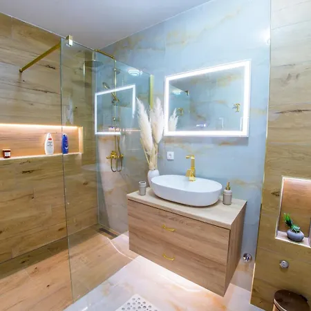 Luxury Black And Gold * Мостар