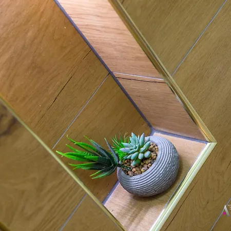 Luxury Black And Gold Мостар