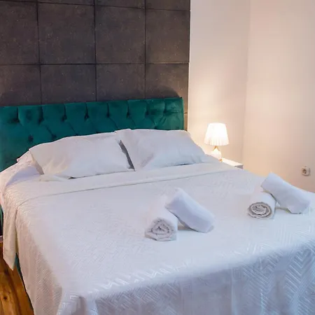 Luxury Black And Gold Apartment *