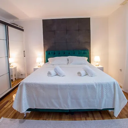 Апартаменты Luxury Black And Gold *